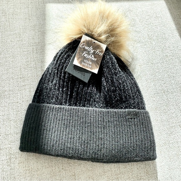 [🌟 PRICE FIRM]  Black Chenille Pom Pom Faux Fur Knit Beanie Hat - Picture 1 of 3